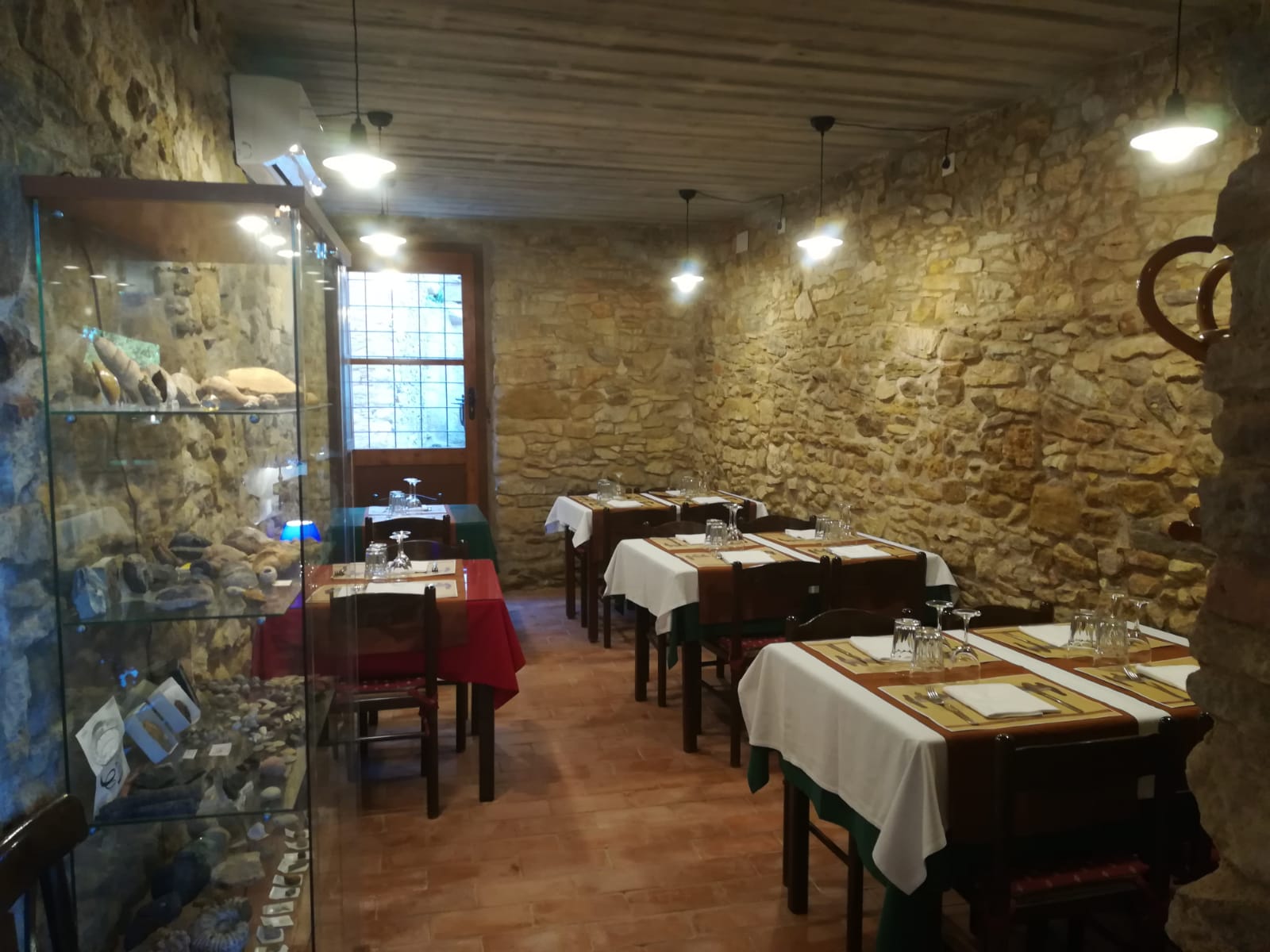 Interior restaurant La Roca