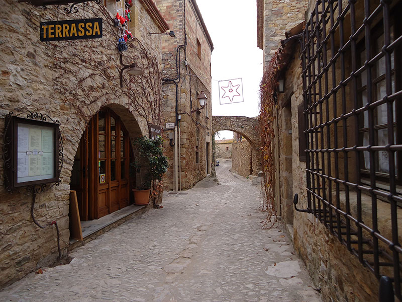 Entrada al restaurant des del Carrer La Roca